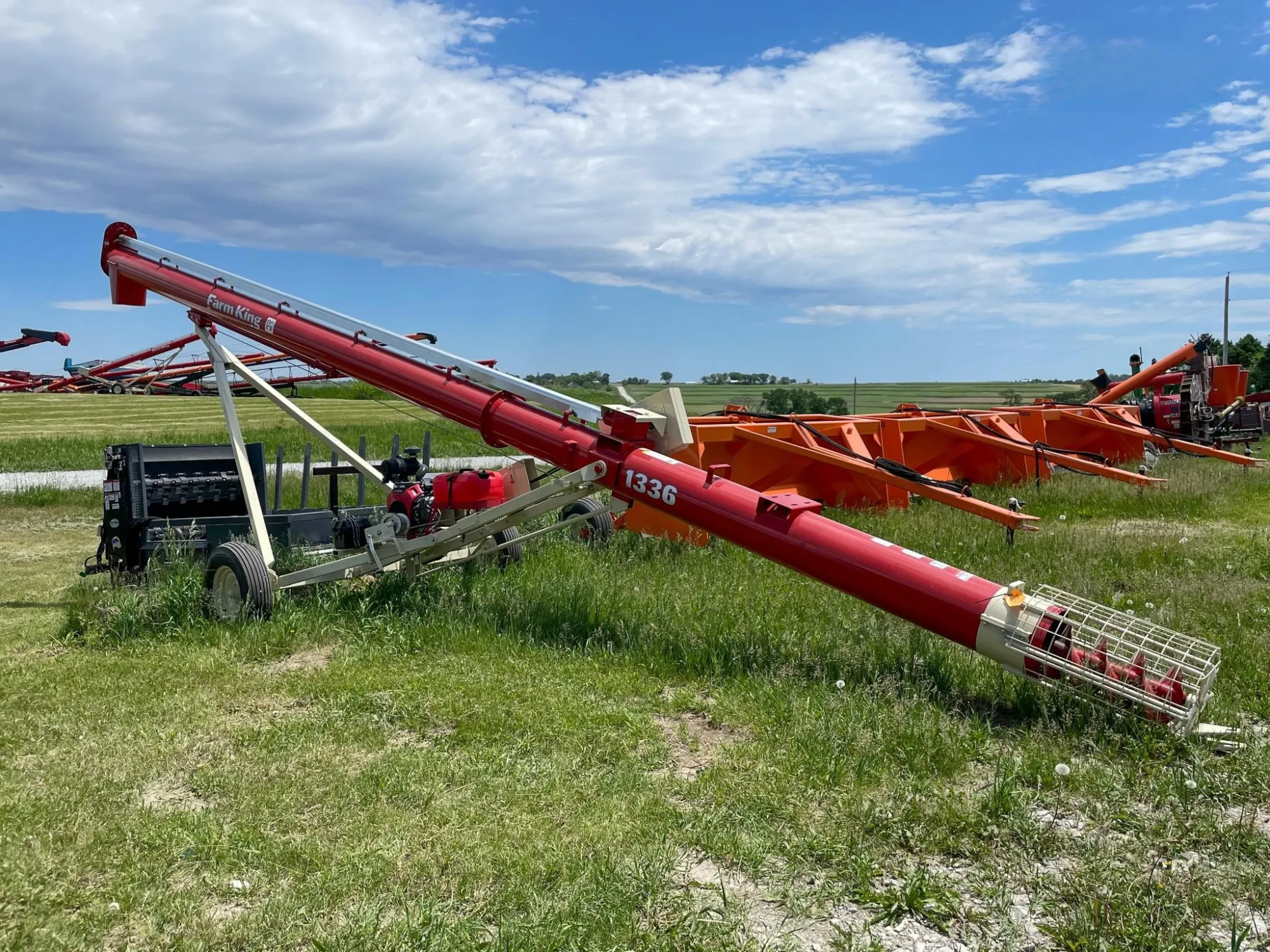 Farm King Conventional Auger | Model 1336 | Tube Width 13" | Electric Horsepower 22 HP | For Tractors