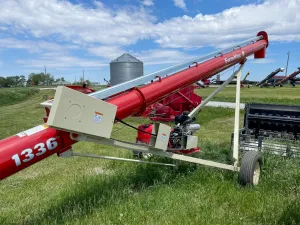 Farm King Conventional Auger | Model 1336 | Tube Width 13" | Electric Horsepower 22 HP | For Tractors