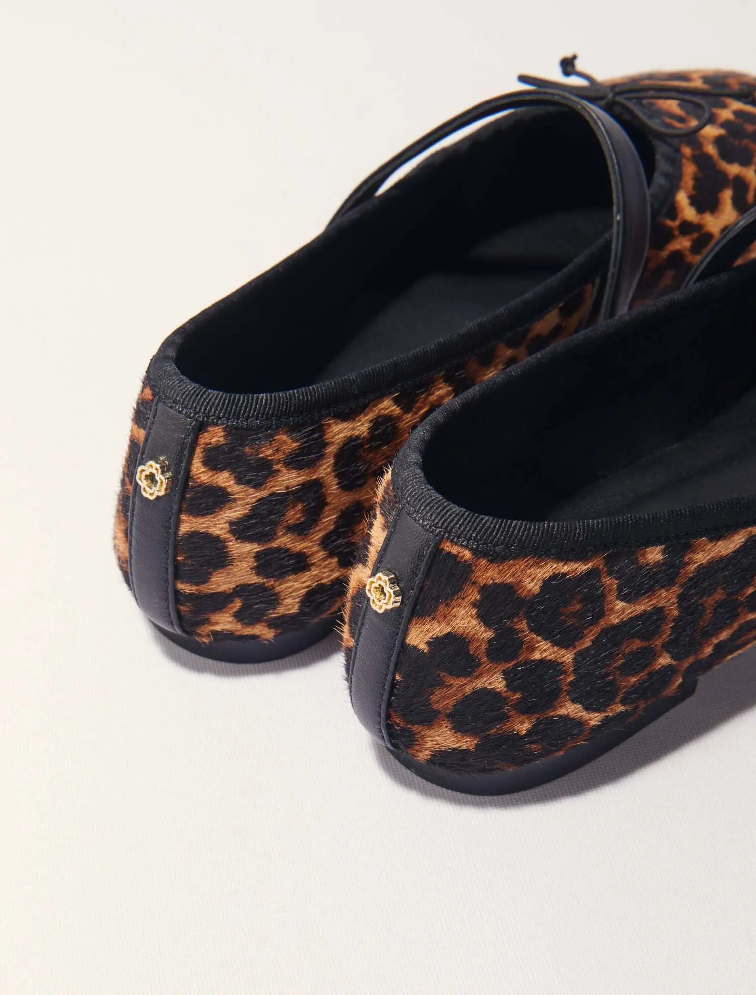 Leopard-effect leather ballet flats