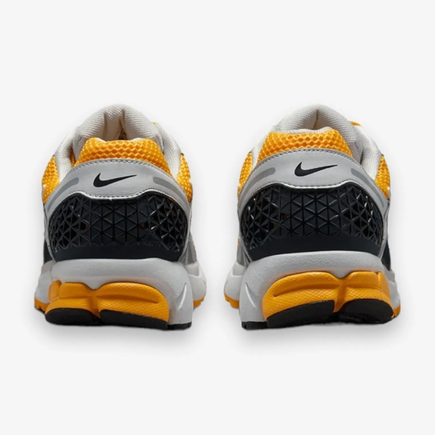 NIKE ZOOM VOMERO 5 PHOTON DUST/BLACK-UNIVERSITY GOLD FB9149-002